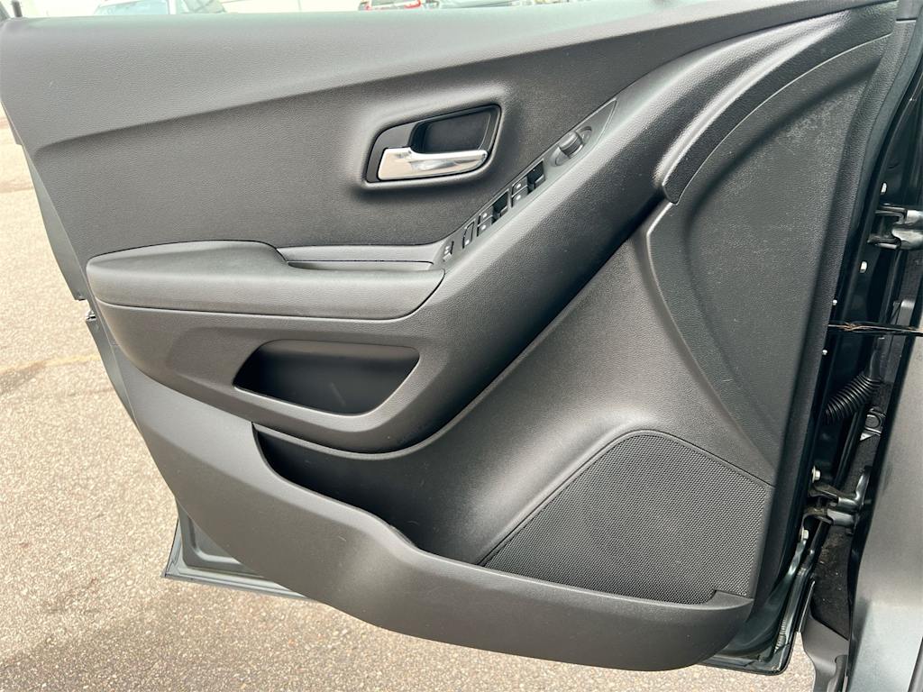 Thumbnail: 2019 Chevrolet Trax - 33