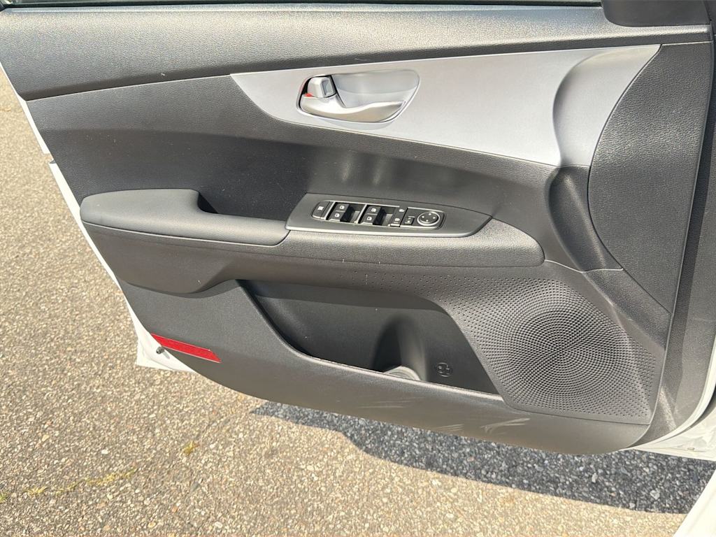 Thumbnail: 2024 Kia Forte - 33