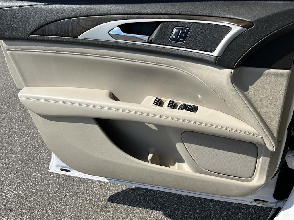 Thumbnail: 2017 Lincoln MKZ - 34