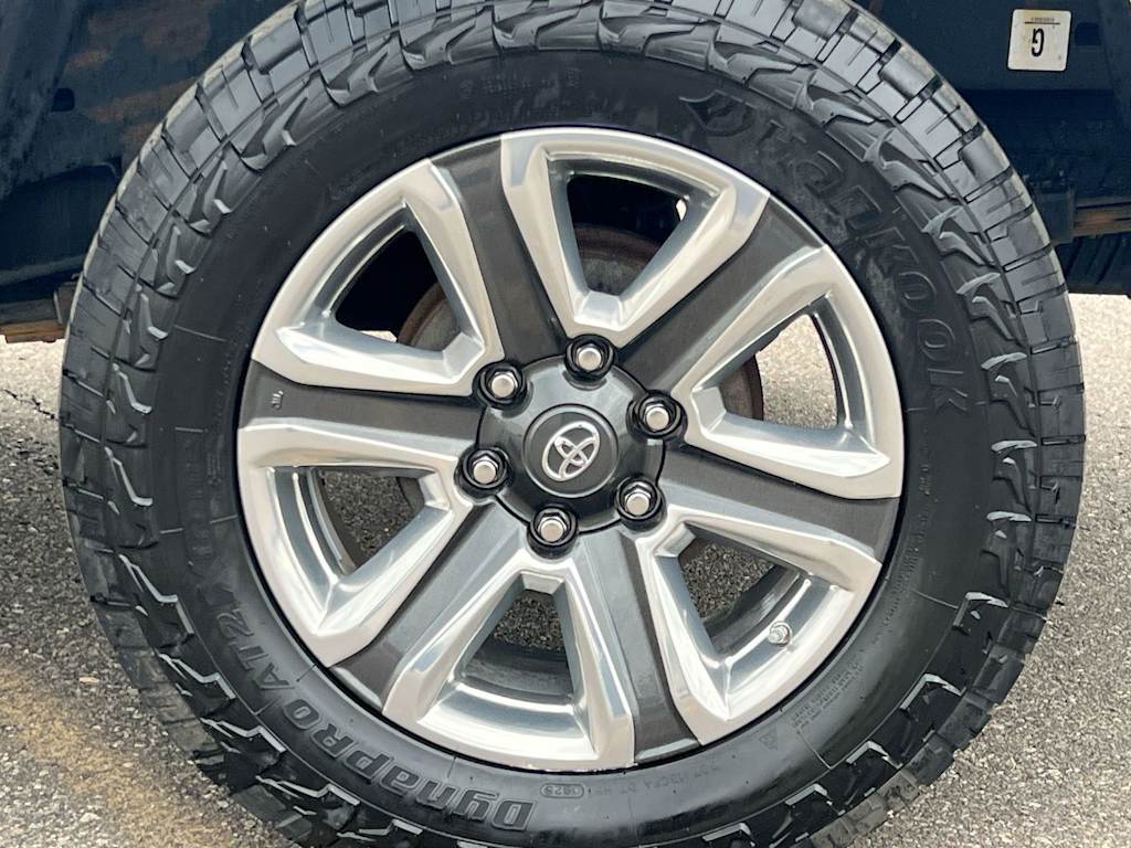 Thumbnail: 2019 Toyota Tacoma - 8
