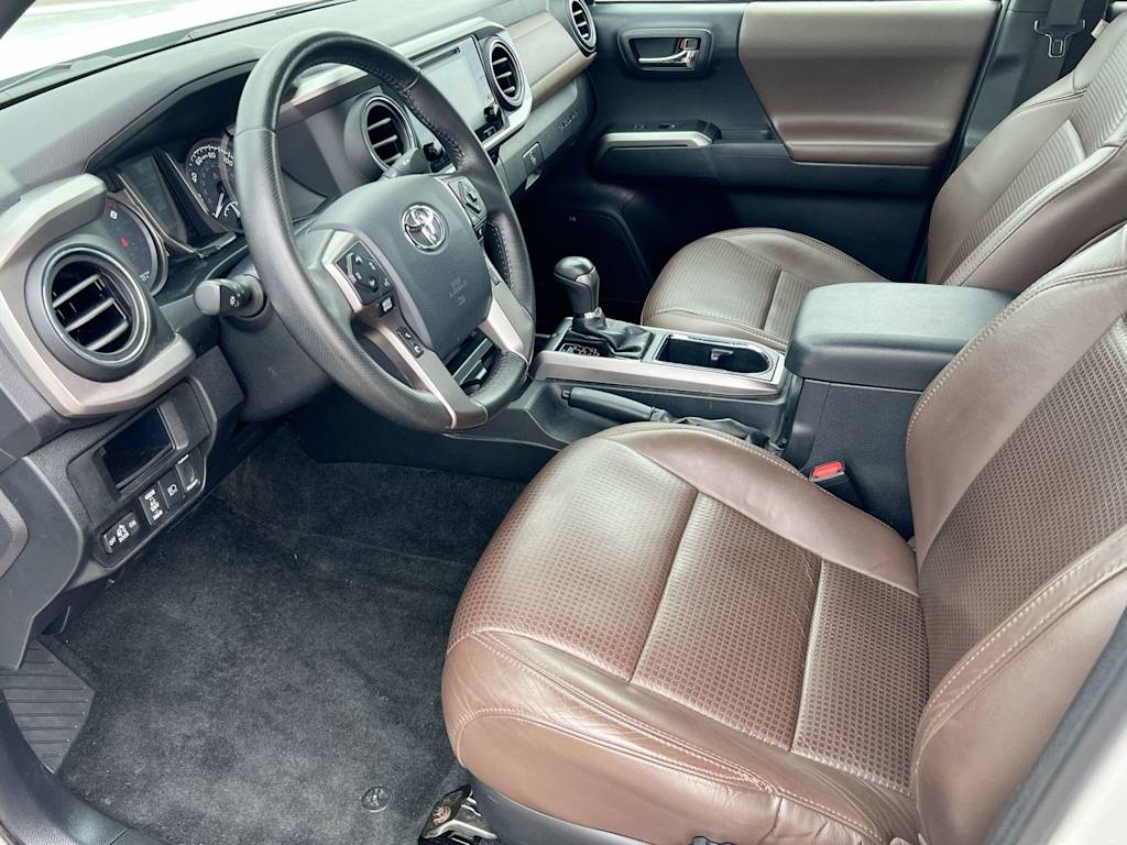 Thumbnail: 2019 Toyota Tacoma - 10