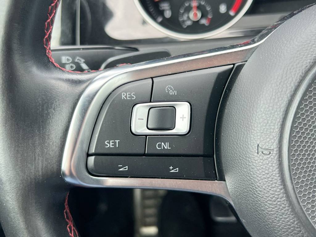 Thumbnail: 2018 Volkswagen Golf - 28