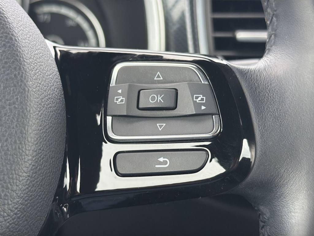 Thumbnail: 2013 Volkswagen Beetle - 29