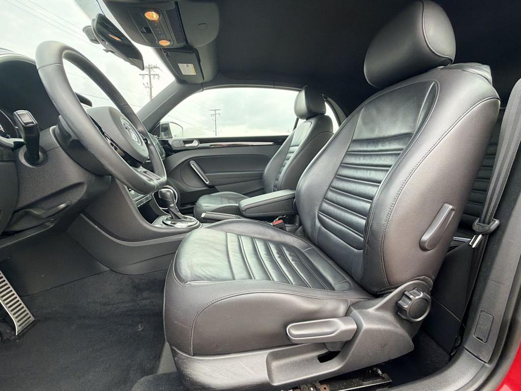 Thumbnail: 2013 Volkswagen Beetle - 10