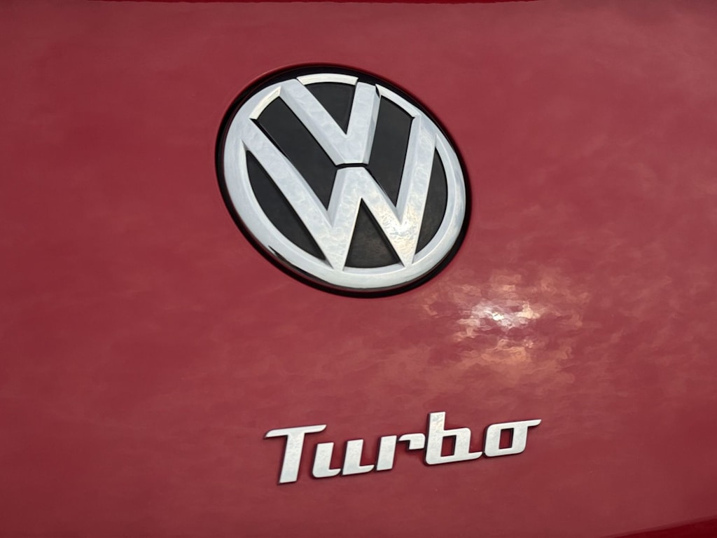 Thumbnail: 2013 Volkswagen Beetle - 24