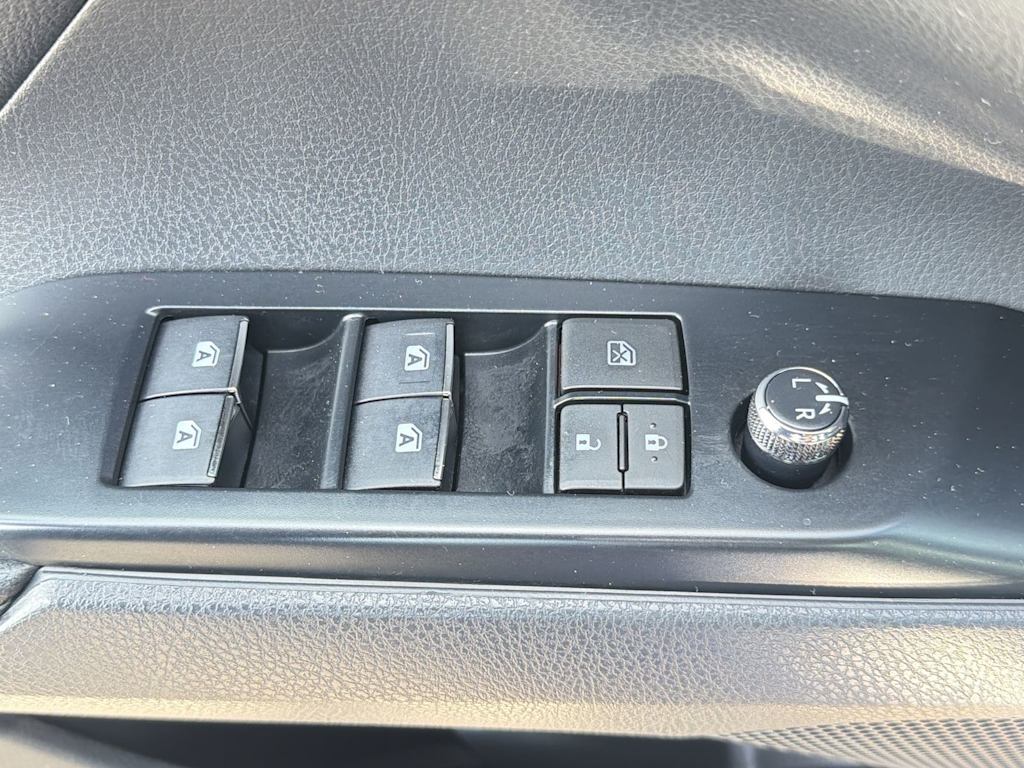 Thumbnail: 2018 Toyota Camry - 25