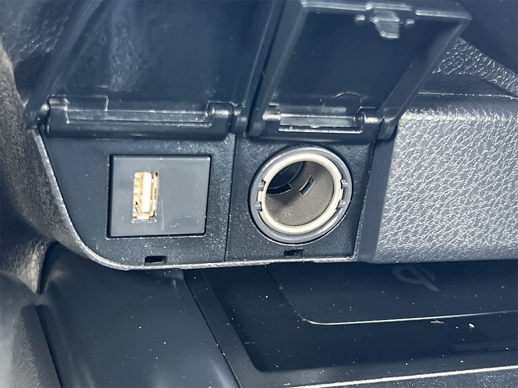 Thumbnail: 2020 Toyota Camry - 36