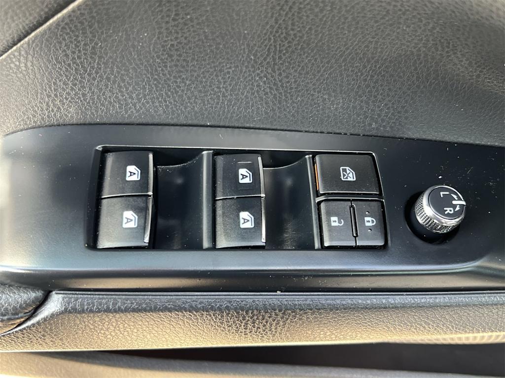 Thumbnail: 2020 Toyota Camry - 26