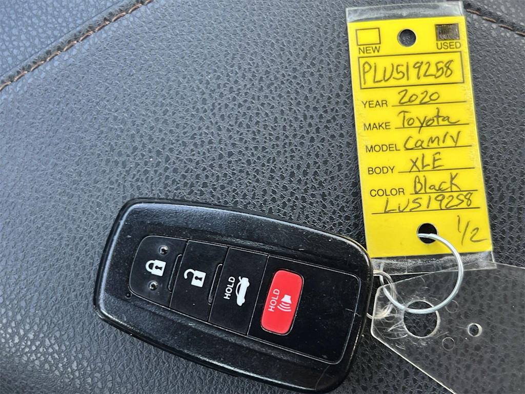 Thumbnail: 2020 Toyota Camry - 16