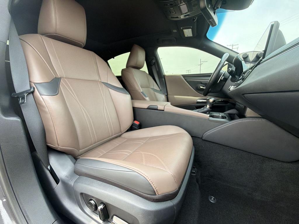 Thumbnail: 2024 Lexus ES - 28