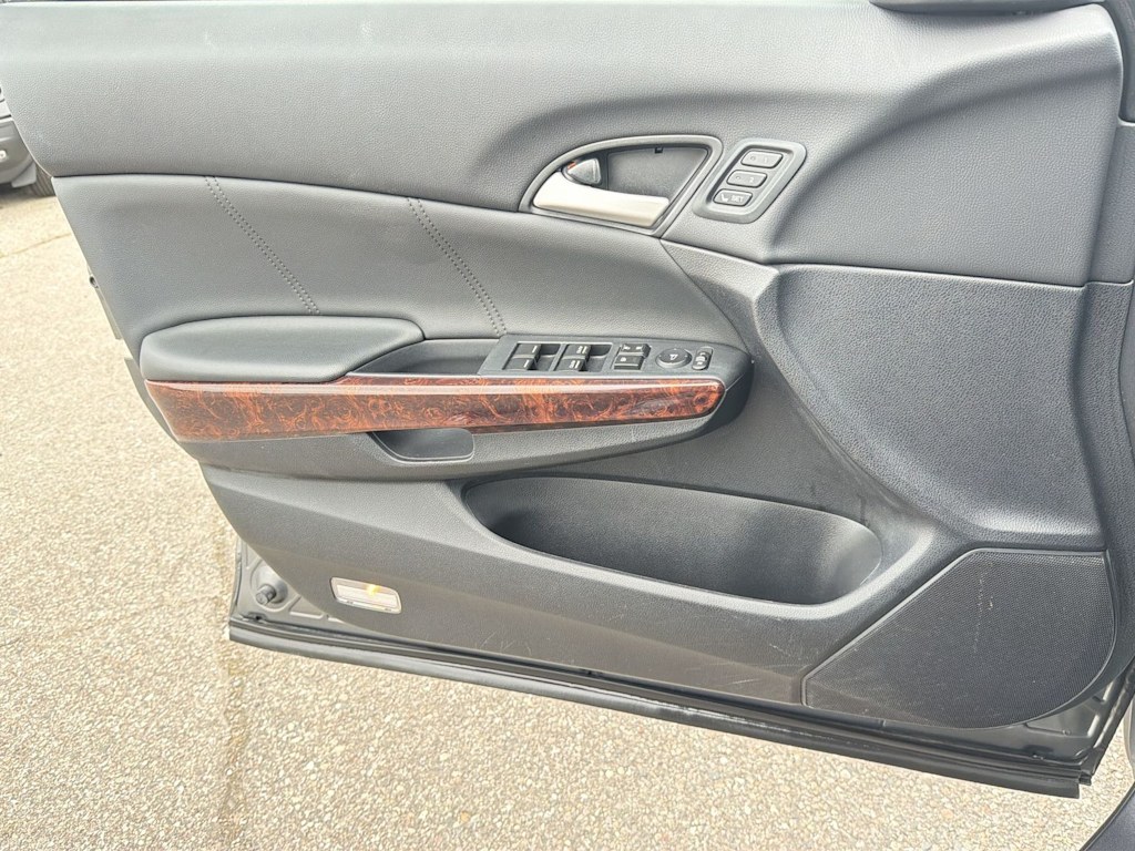 Thumbnail: 2010 Honda Accord Crosstour - 32