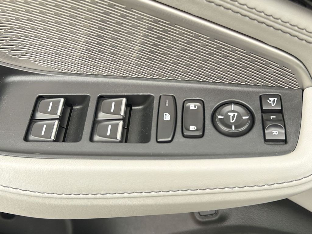 Thumbnail: 2023 Acura MDX - 24