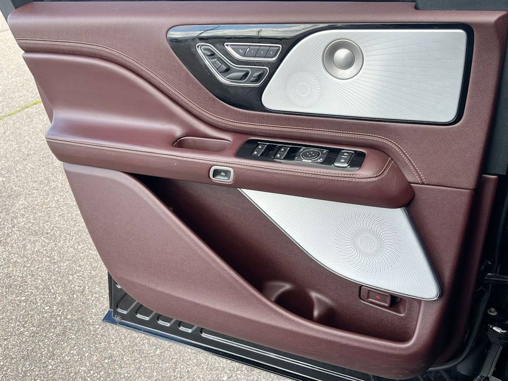 Thumbnail: 2021 Lincoln Aviator - 33