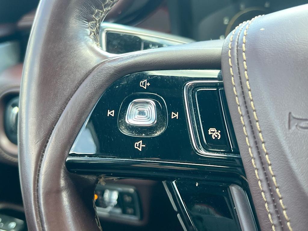 Thumbnail: 2021 Lincoln Aviator - 29