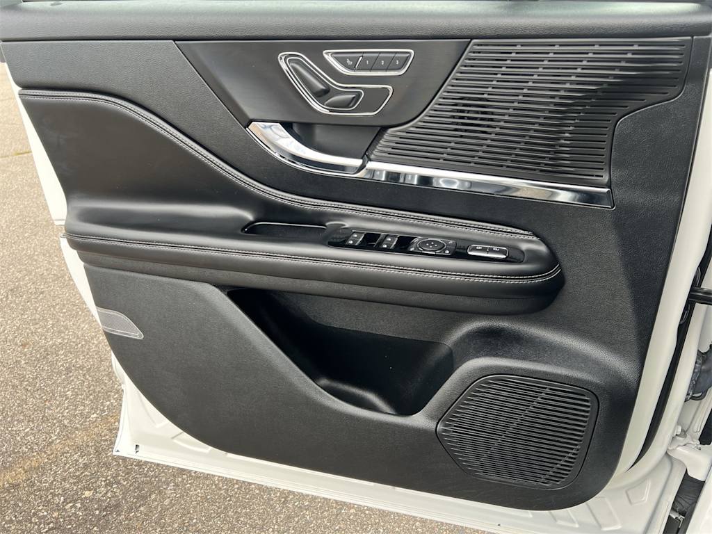 Thumbnail: 2021 Lincoln Corsair - 34