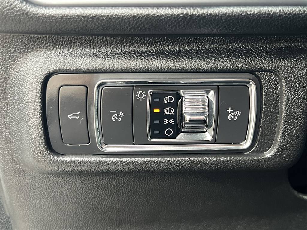 Thumbnail: 2021 Lincoln Corsair - 26