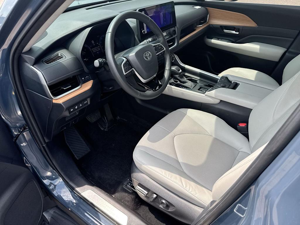 Thumbnail: 2024 Toyota Grand Highlander - 10