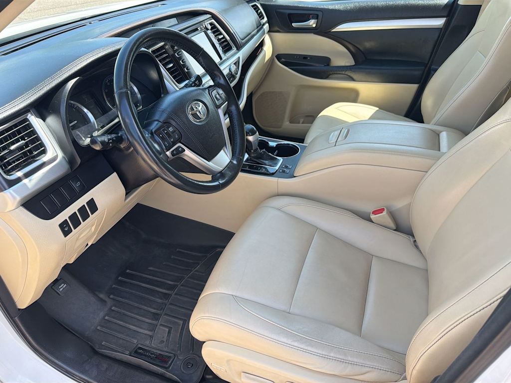 Thumbnail: 2015 Toyota Highlander - 10