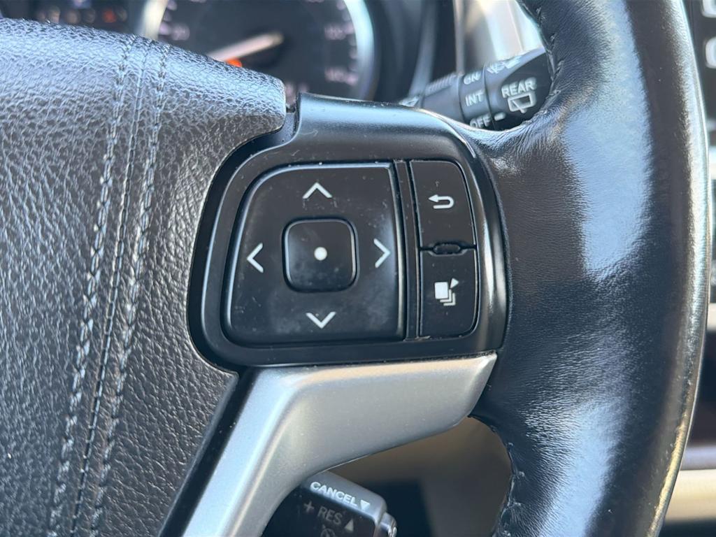 Thumbnail: 2015 Toyota Highlander - 30