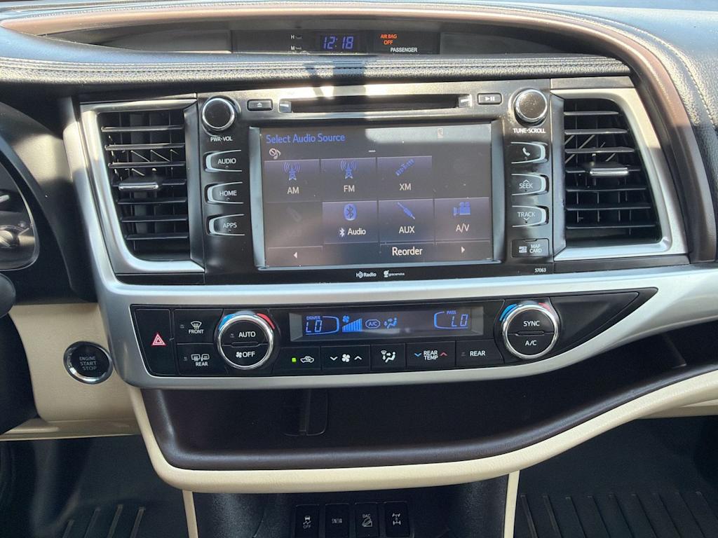 Thumbnail: 2015 Toyota Highlander - 13