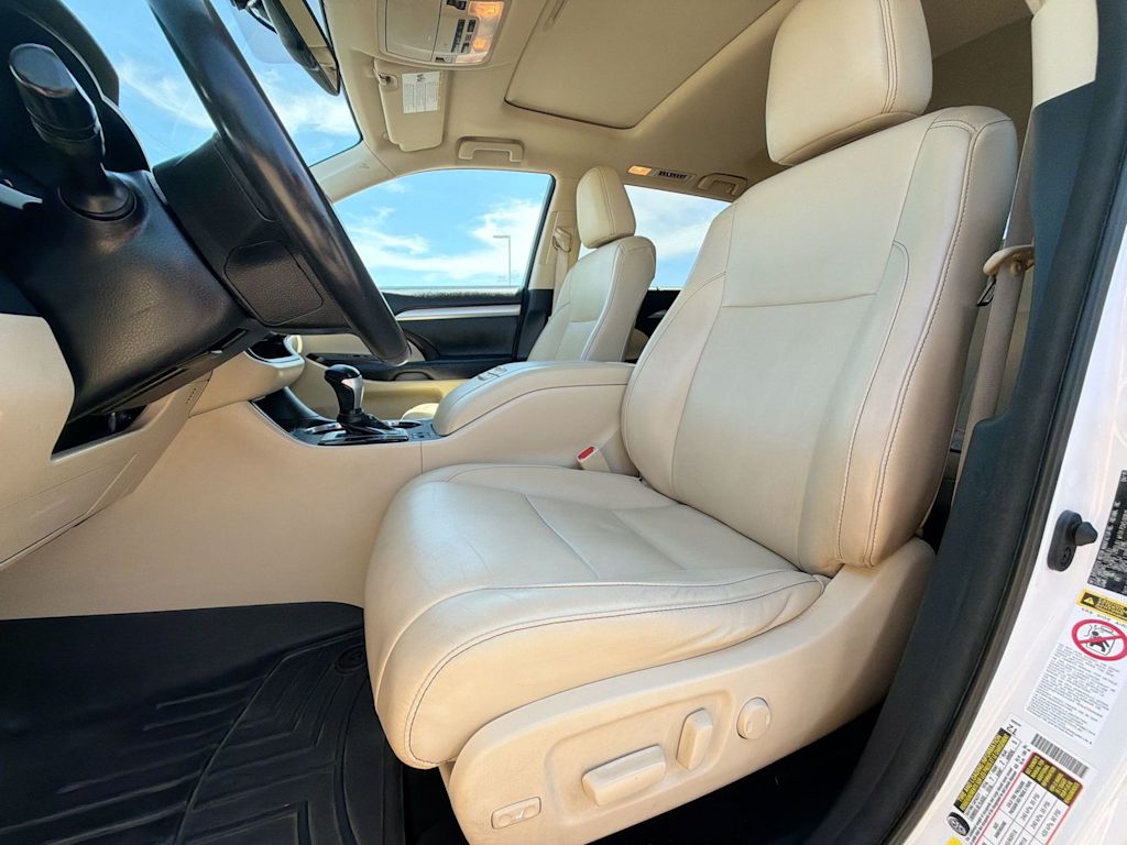 Thumbnail: 2015 Toyota Highlander - 11