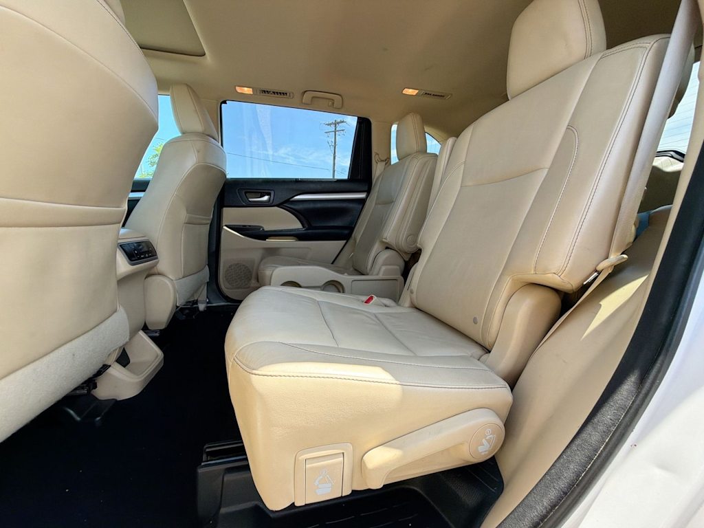 Thumbnail: 2015 Toyota Highlander - 26