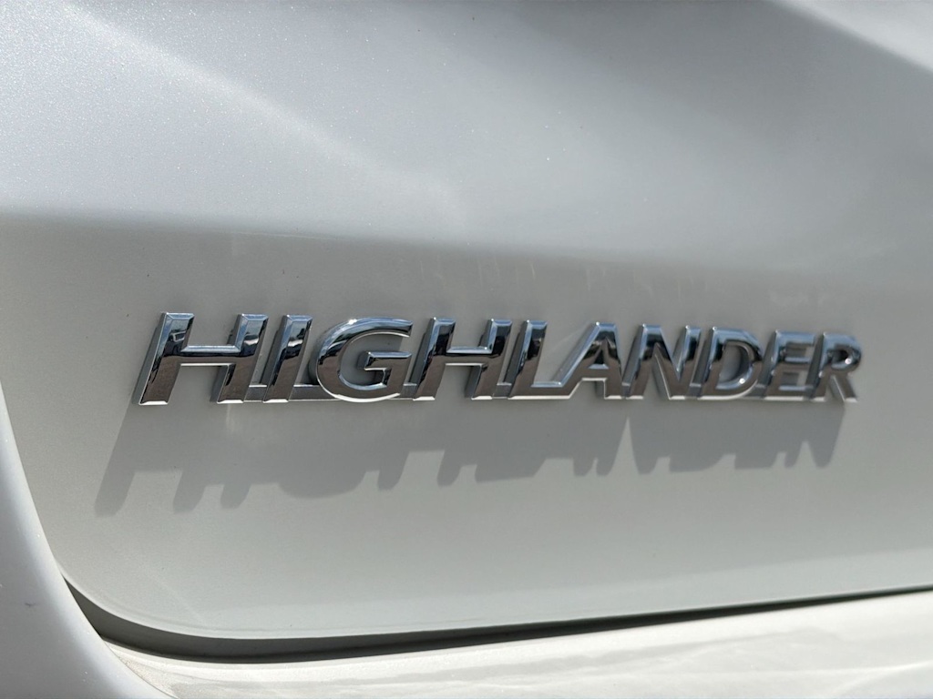 Thumbnail: 2015 Toyota Highlander - 24