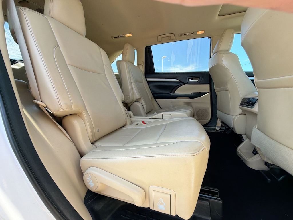 Thumbnail: 2015 Toyota Highlander - 27