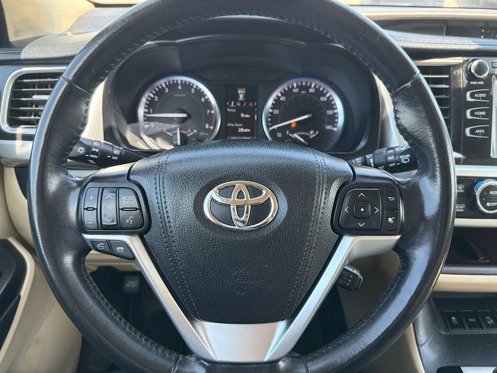 Thumbnail: 2015 Toyota Highlander - 9