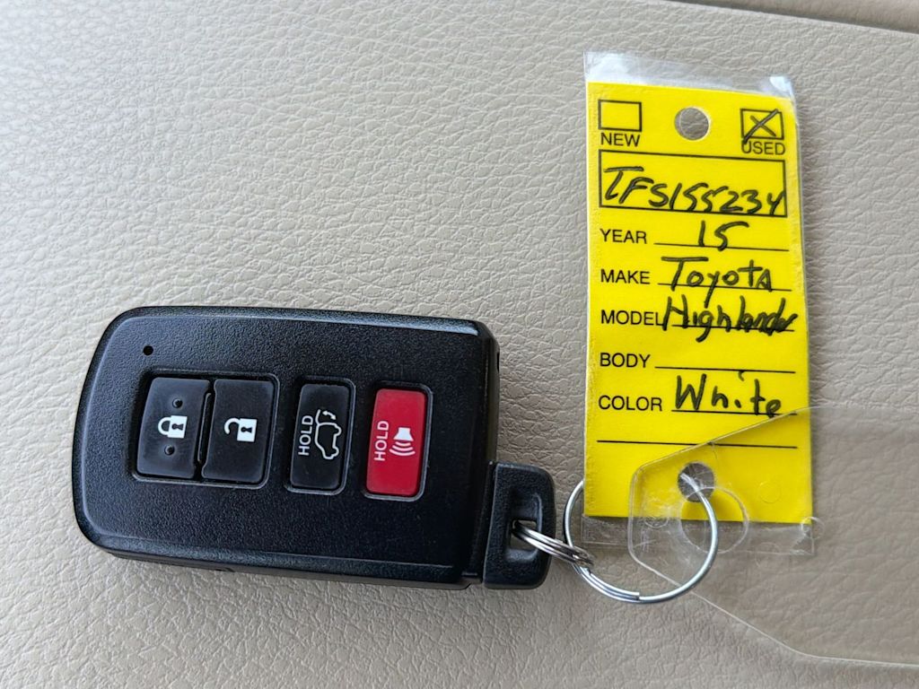Thumbnail: 2015 Toyota Highlander - 17