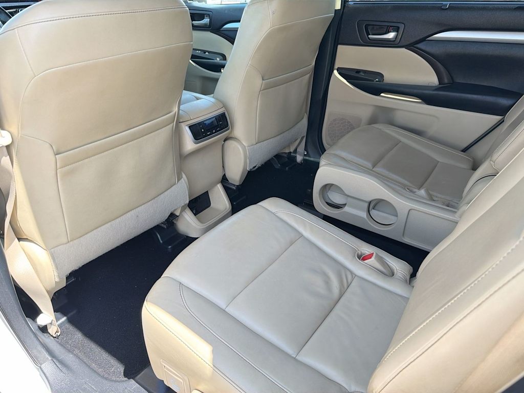 Thumbnail: 2015 Toyota Highlander - 12