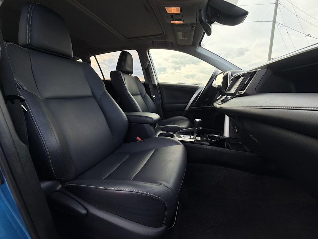 Thumbnail: 2017 Toyota RAV4 - 28