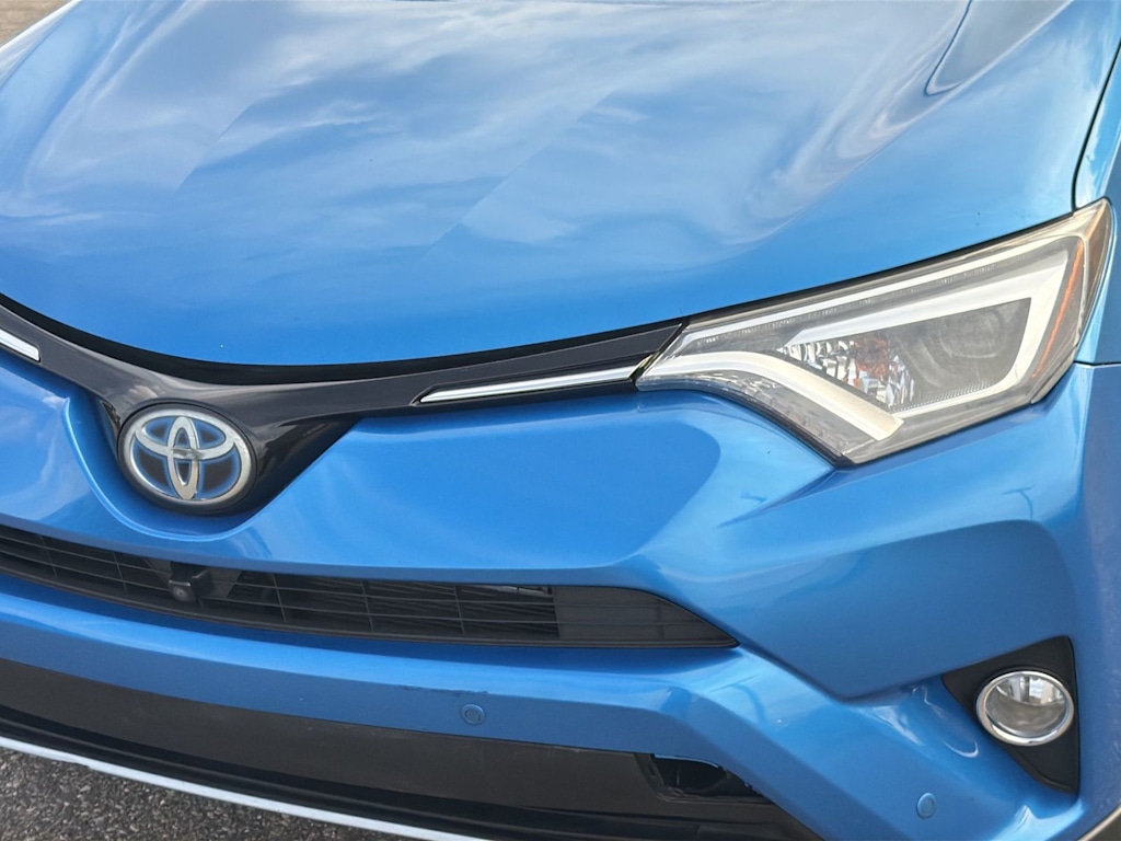 Thumbnail: 2017 Toyota RAV4 - 23