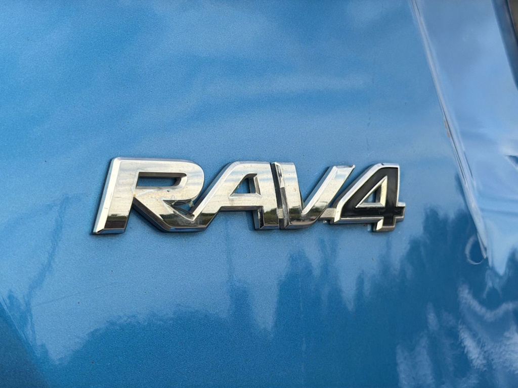 Thumbnail: 2017 Toyota RAV4 - 6