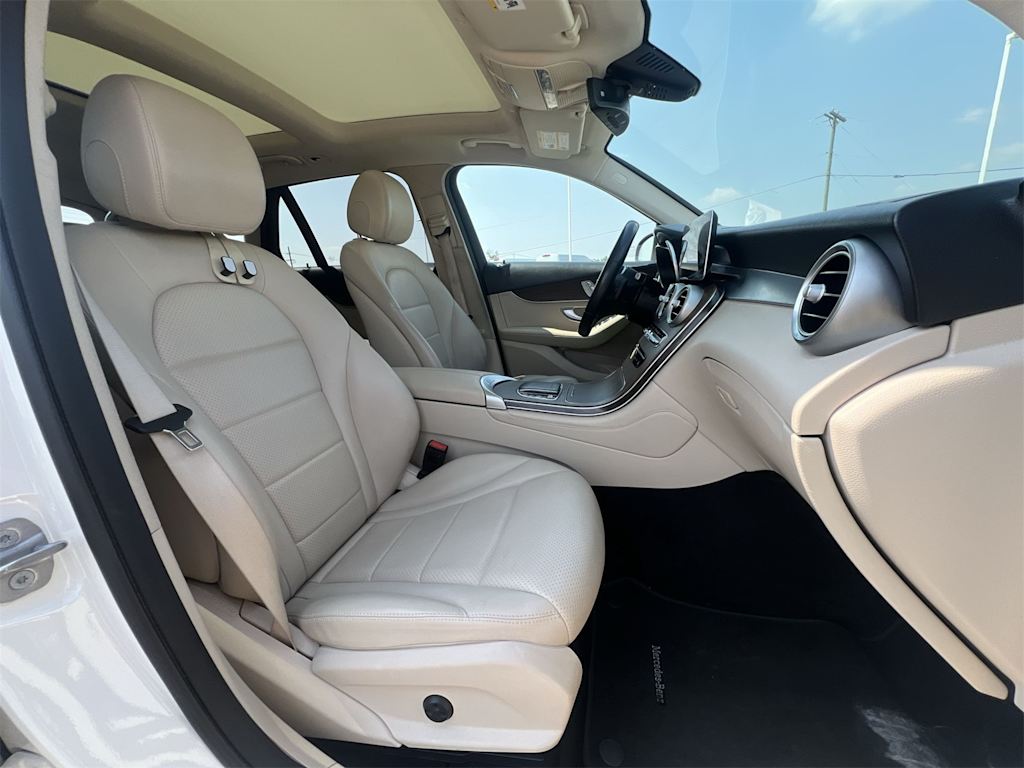 Thumbnail: 2021 Mercedes-Benz GLC - 28