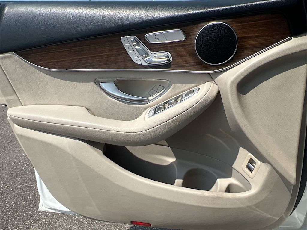 Thumbnail: 2021 Mercedes-Benz GLC - 32