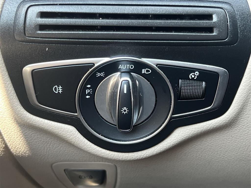 Thumbnail: 2021 Mercedes-Benz GLC - 25