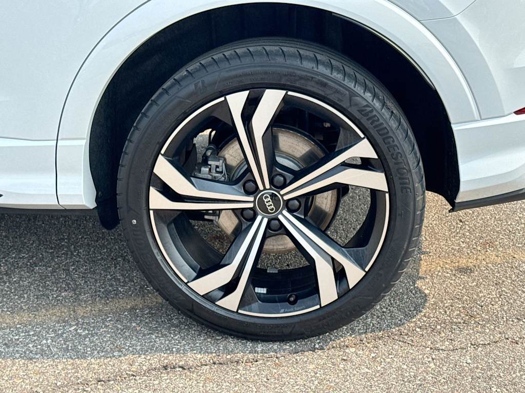 Thumbnail: 2023 Audi Q3 - 8