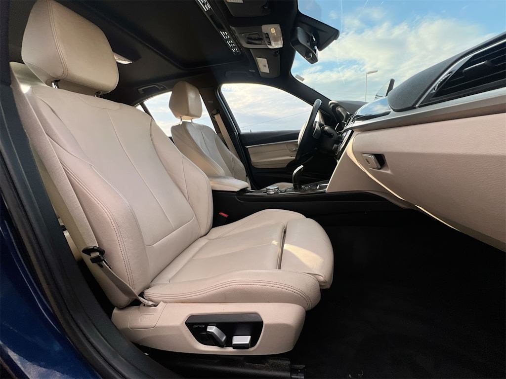 Thumbnail: 2017 BMW 3 Series - 30