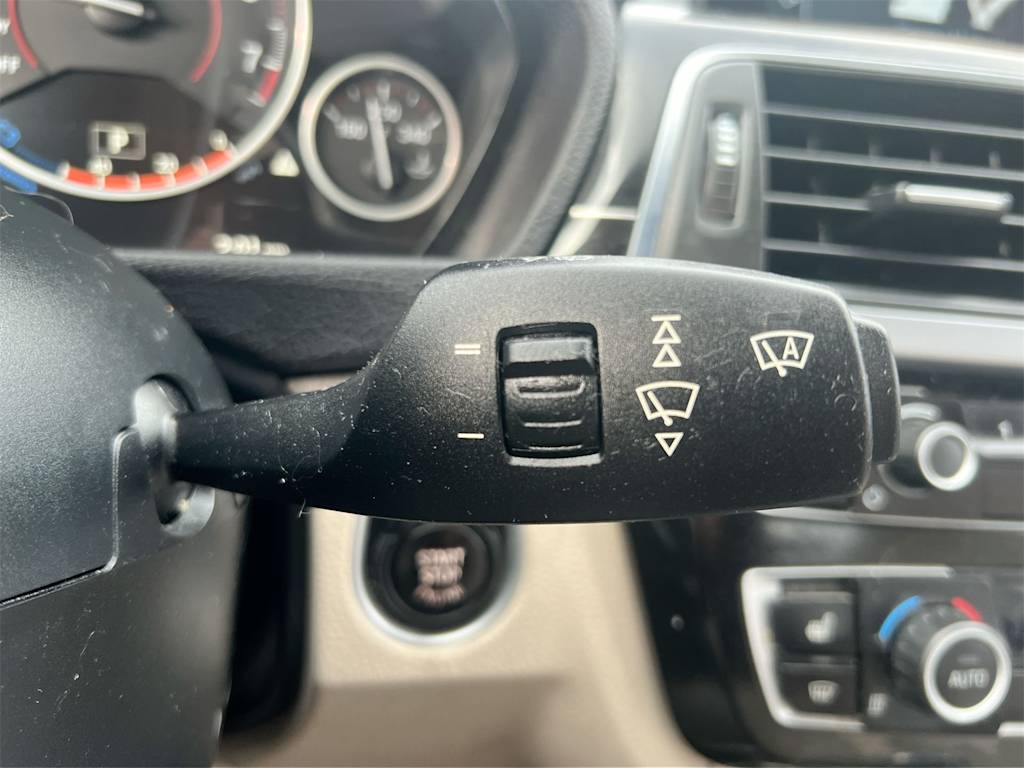 Thumbnail: 2017 BMW 3 Series - 9