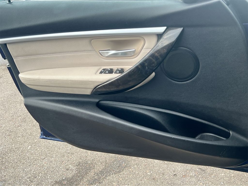 Thumbnail: 2017 BMW 3 Series - 36