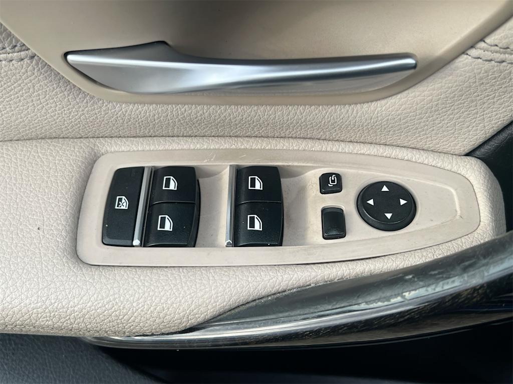 Thumbnail: 2017 BMW 3 Series - 27