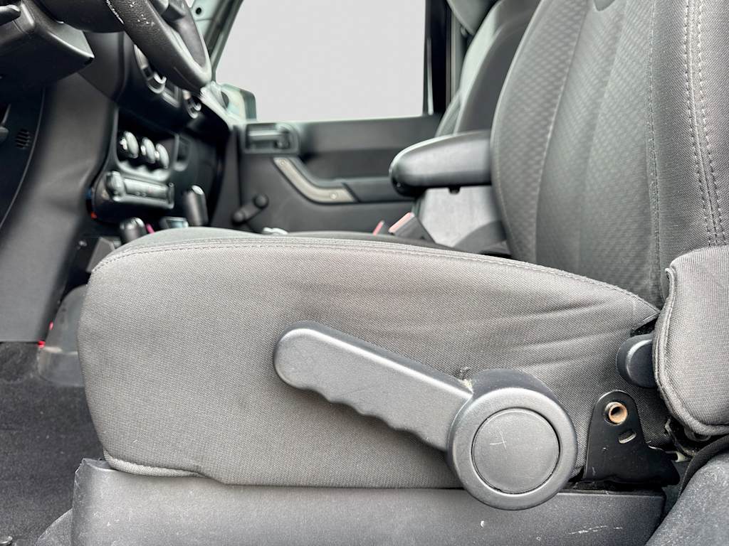 Thumbnail: 2016 Jeep Wrangler - 24