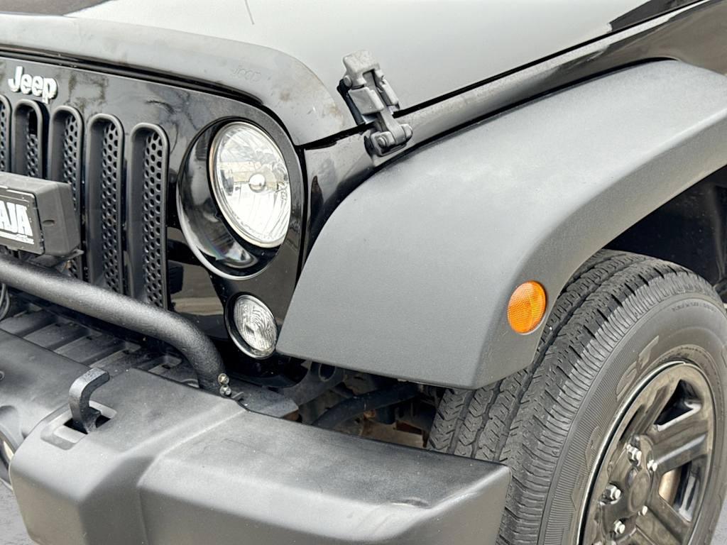 Thumbnail: 2016 Jeep Wrangler - 22