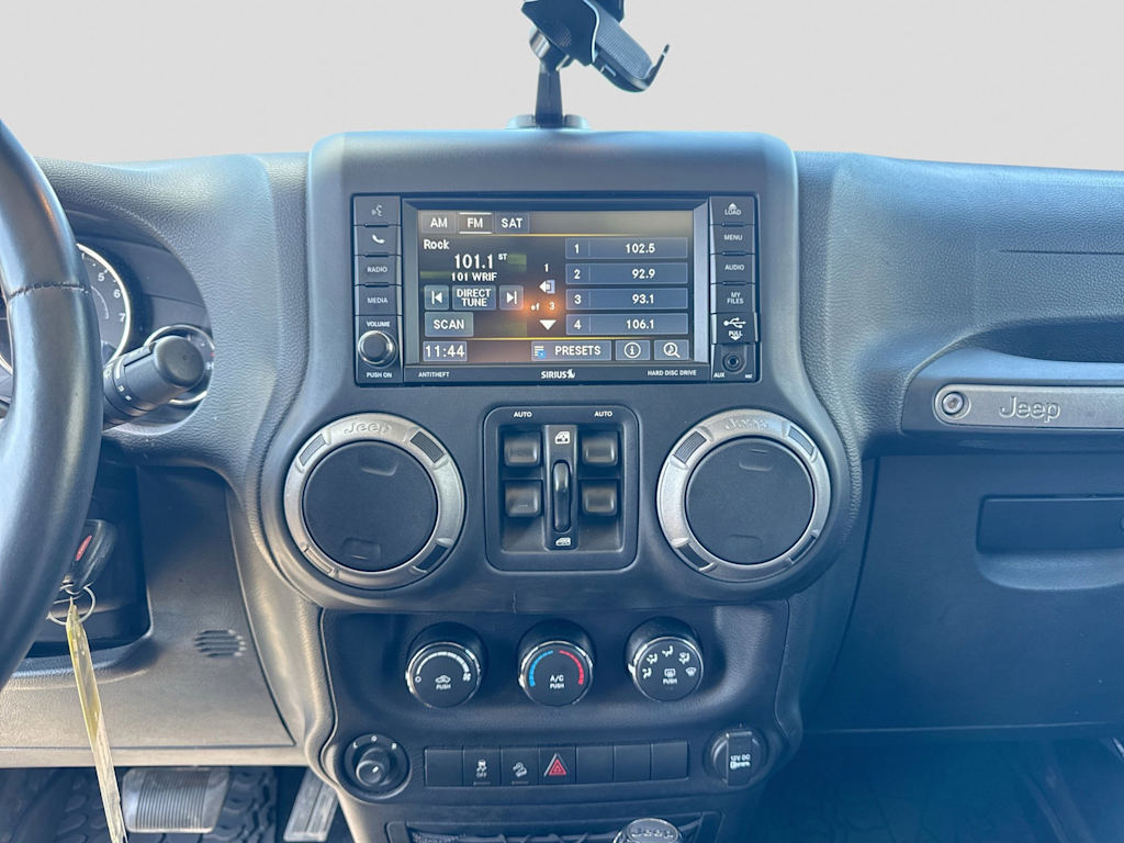 Thumbnail: 2015 Jeep Wrangler - 13