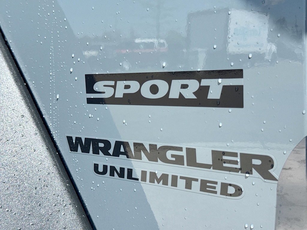 Thumbnail: 2015 Jeep Wrangler - 23