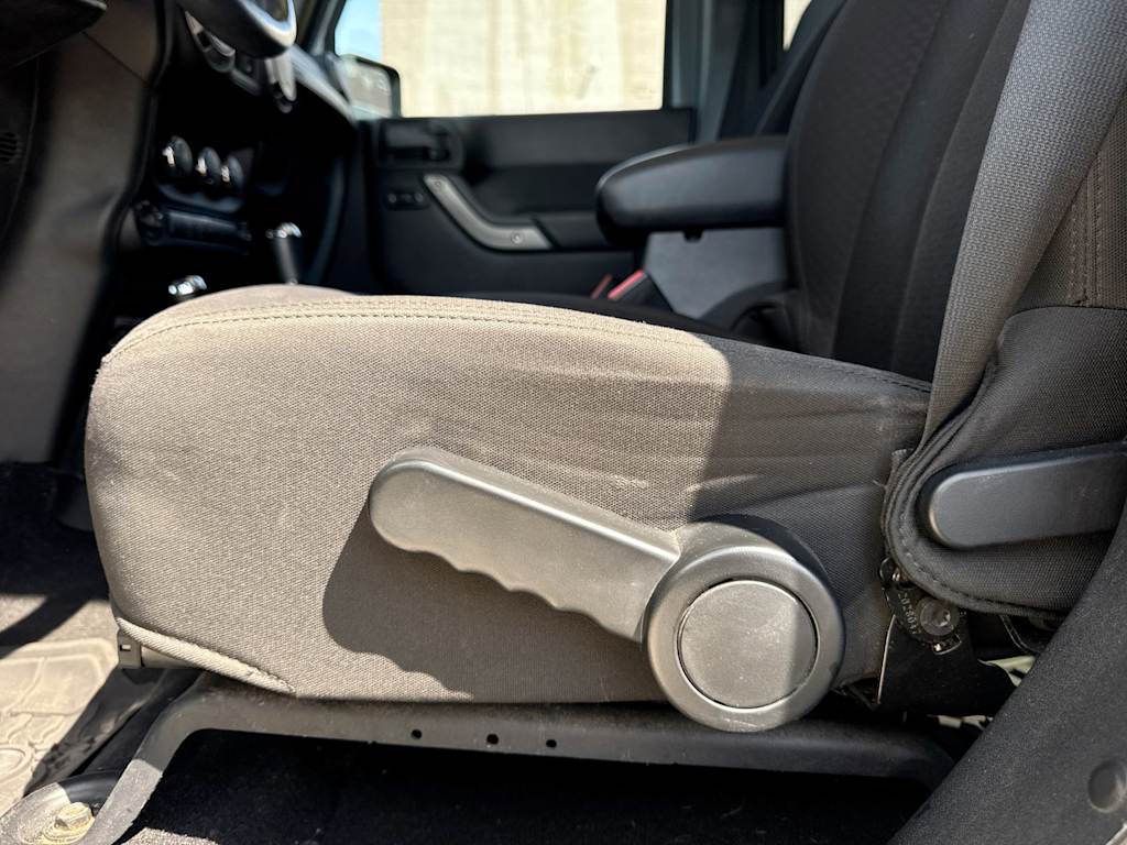 Thumbnail: 2015 Jeep Wrangler - 24