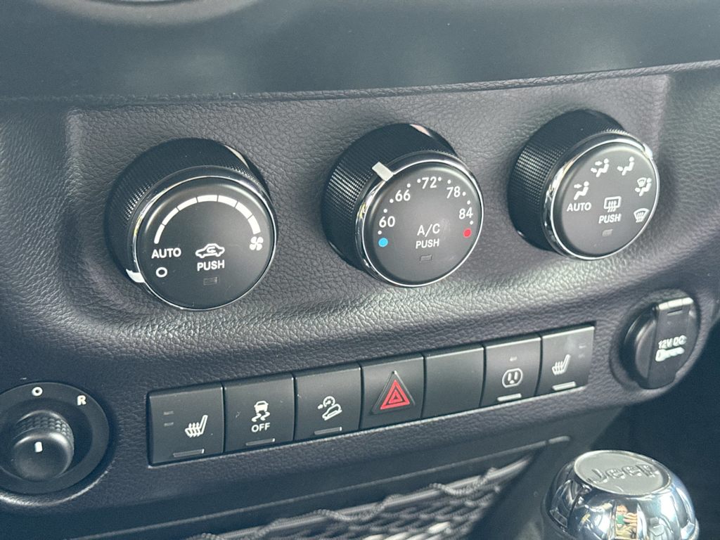 Thumbnail: 2014 Jeep Wrangler - 33