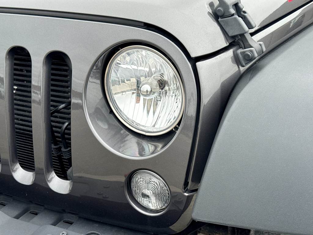 Thumbnail: 2014 Jeep Wrangler - 23