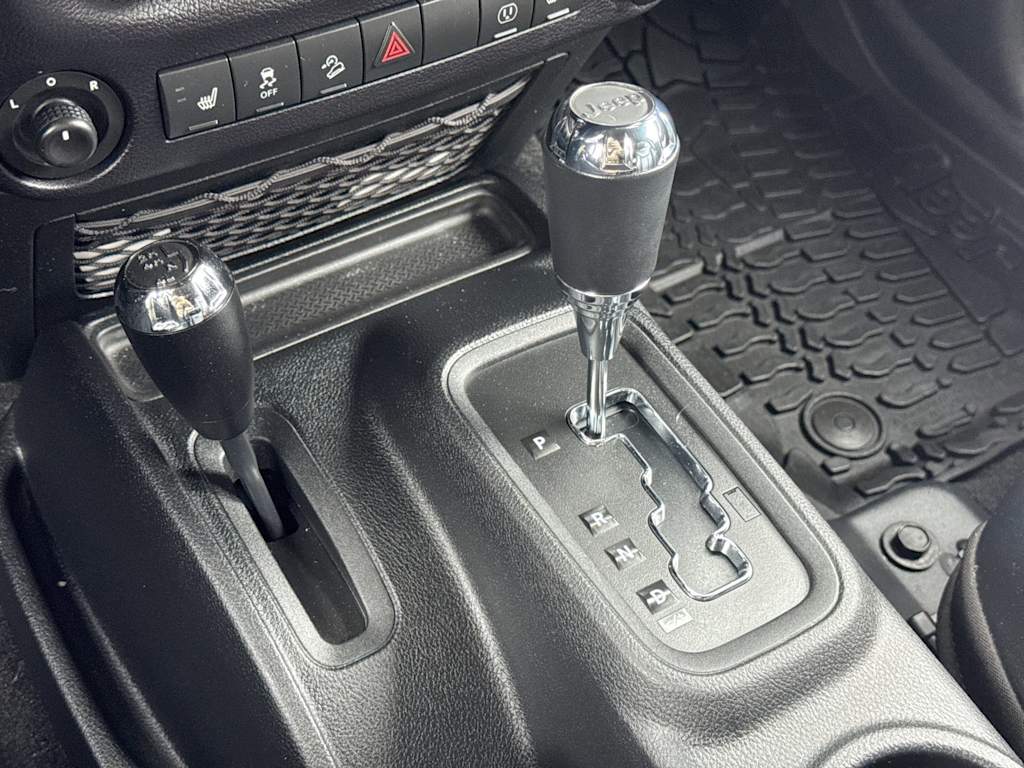 Thumbnail: 2014 Jeep Wrangler - 15